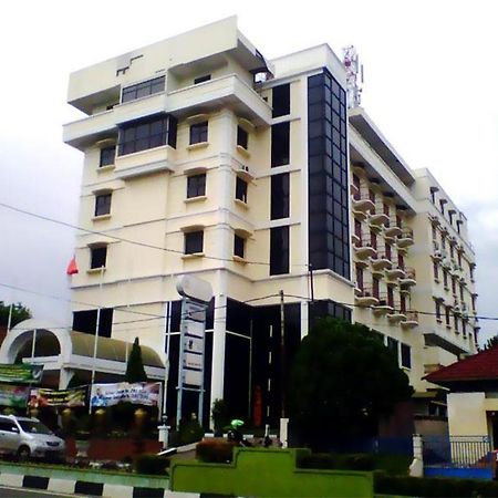 Pia Hotel Pangkalpinang Pangkalan Baru Εξωτερικό φωτογραφία