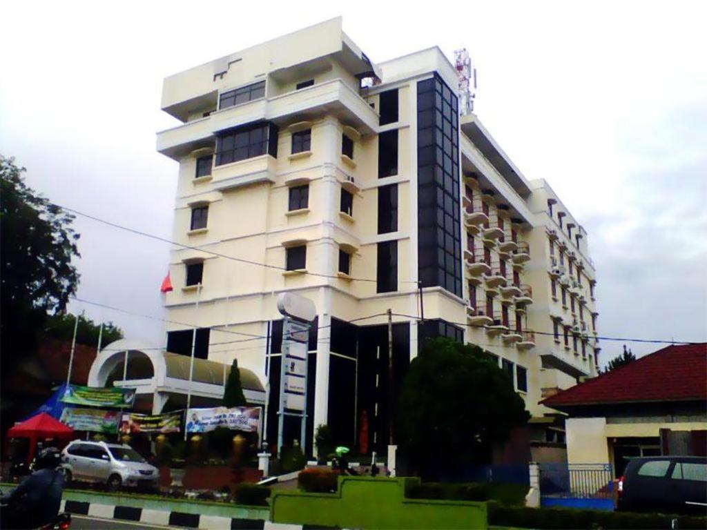 Pia Hotel Pangkalpinang Pangkalan Baru Εξωτερικό φωτογραφία