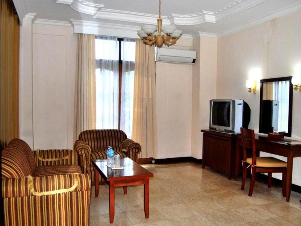 Pia Hotel Pangkalpinang Pangkalan Baru Εξωτερικό φωτογραφία